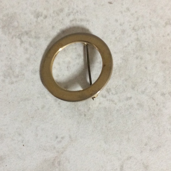 Vintage Gold circle pin - Picture 2 of 6